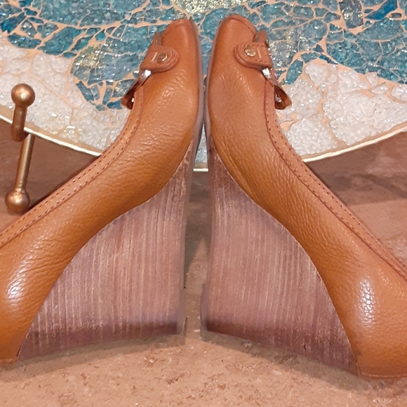 Tory Burch leather "Amanda" peep toe logo wedges - Picture 9 of 14